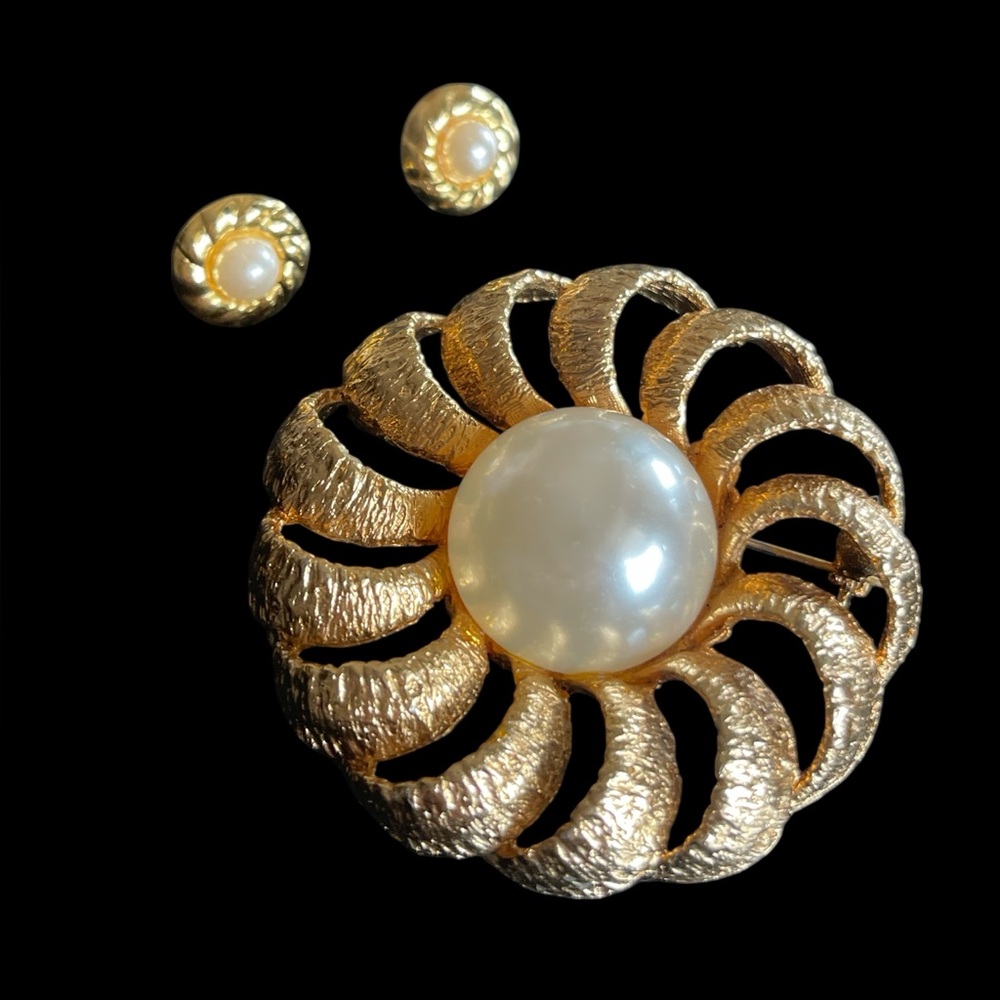 Vintage Brooch With Earrings Pearl and Goldtone Set